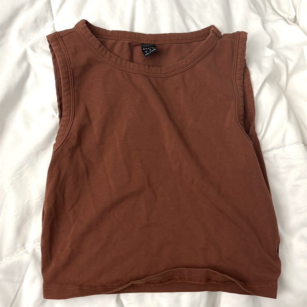 brown tank top
